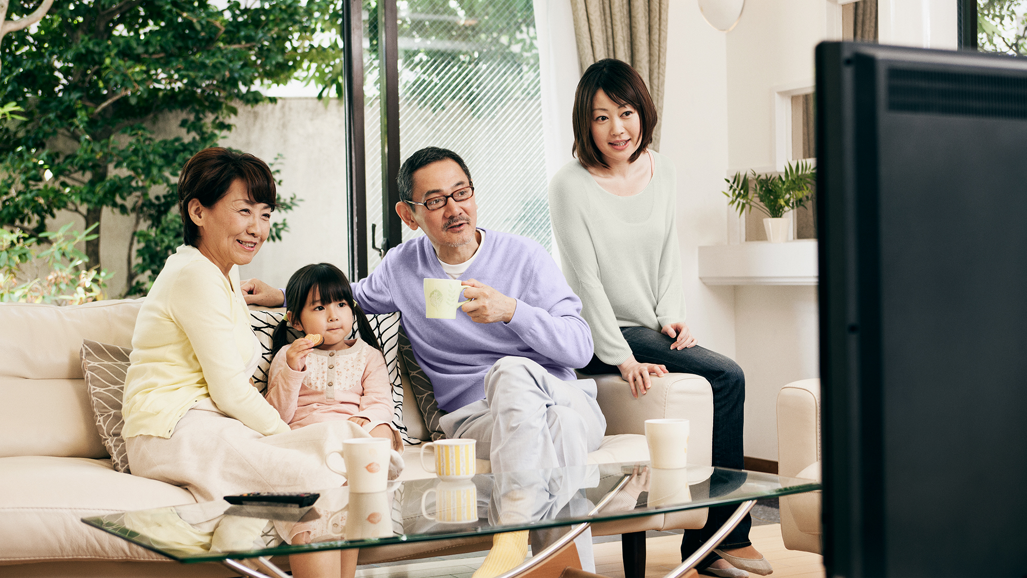 Hearing aids allow you to gather the whole family to watch tv together