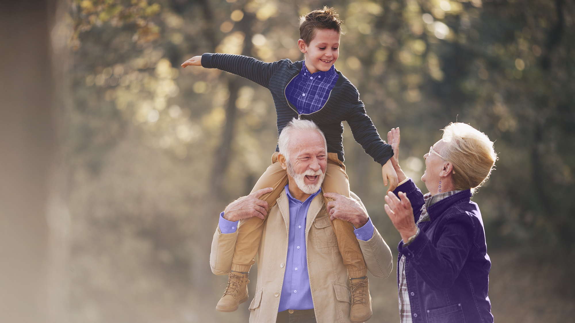 Experience the joy of family trips, fully engaged in lively discussions and sharing in the joy of togetherness with the support of hearing aids.
