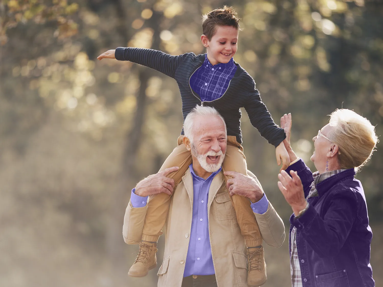 Experience the joy of family trips, fully engaged in lively discussions and sharing in the joy of togetherness with the support of hearing aids.
