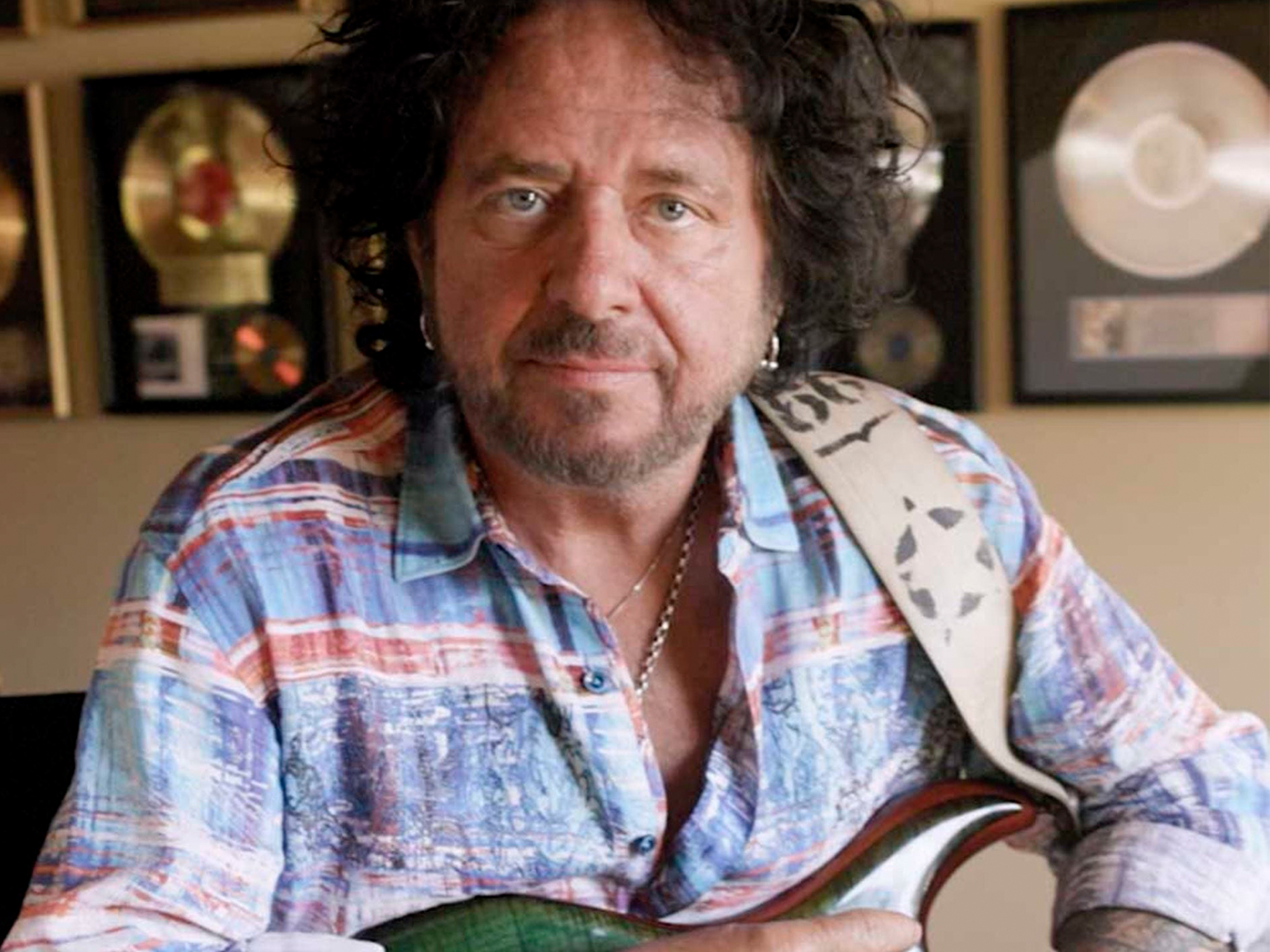 Widex Moment hearing aids made it possible for guitarist career relies on his hearing 