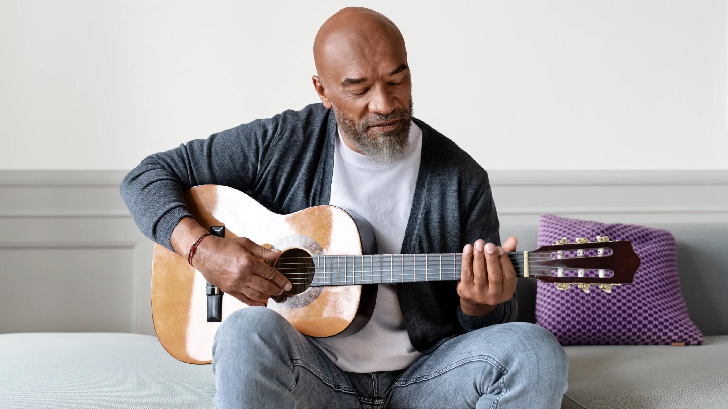 Playing the guitar wearing hearing aids getting the best sound expirience